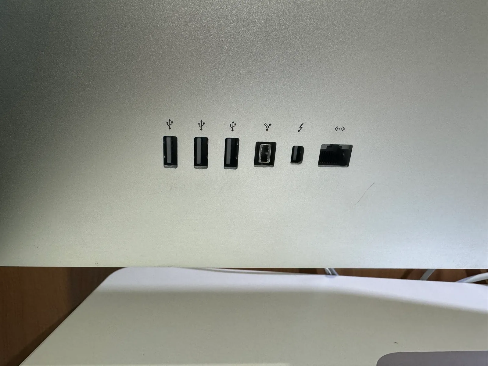 Apple Thunderbolt Display 27-inch MC914LL/A (A1407) - Original Box & Adapters - Gallery Image 2