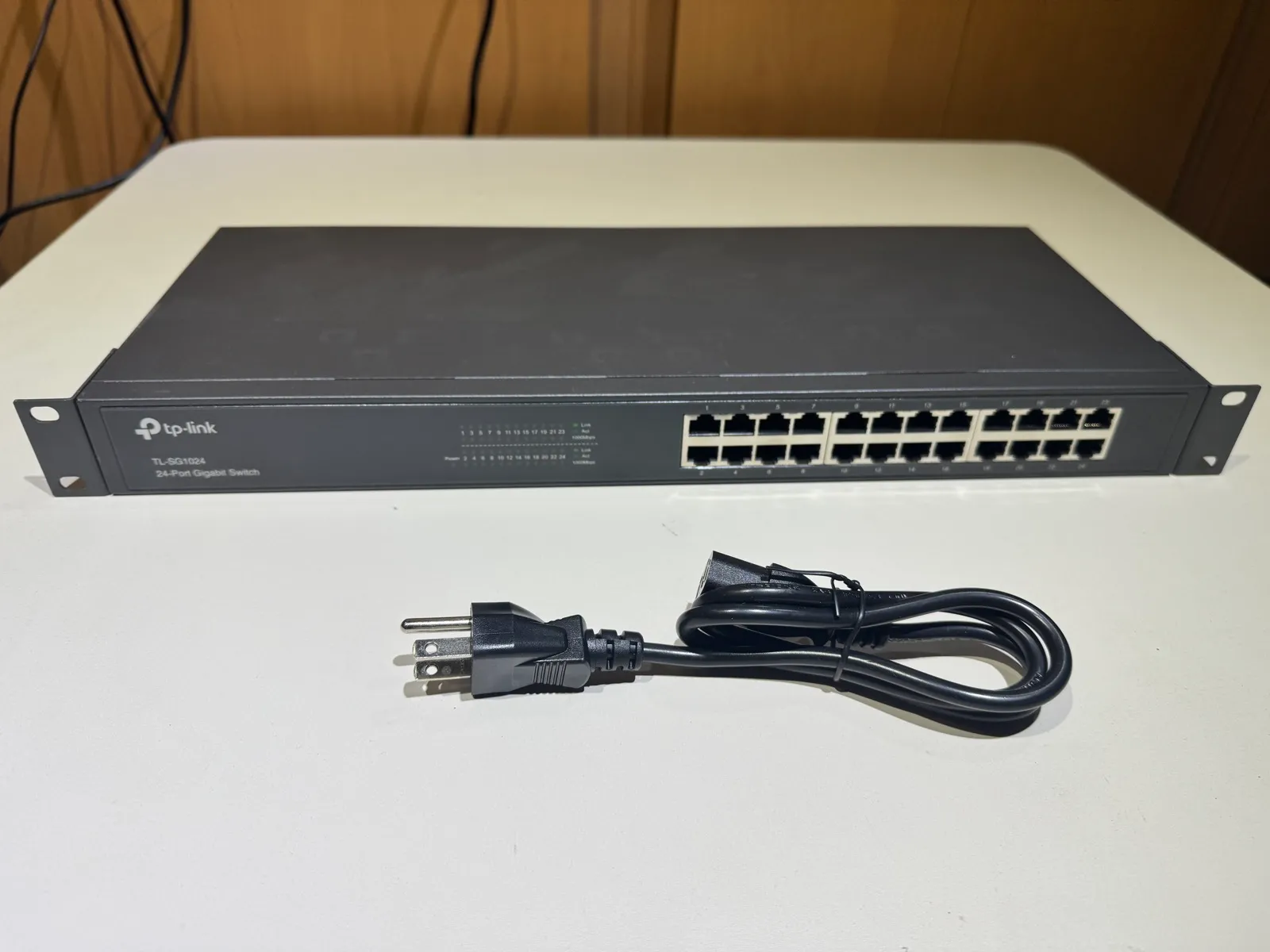 TP-Link 24-Port Gigabit Ethernet Unmanaged Switch (TL-SG1024) - Gallery Image 1