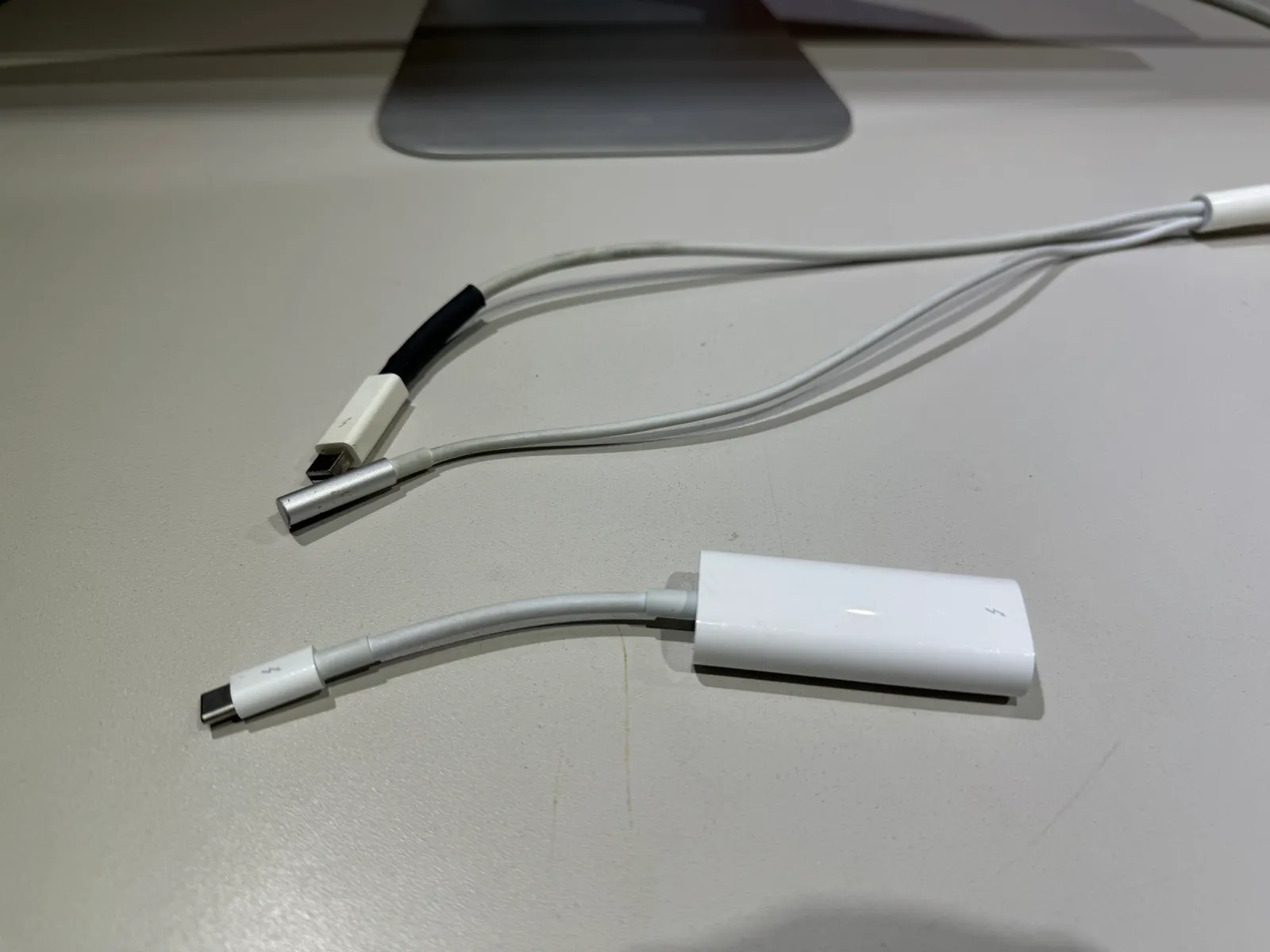 Apple Thunderbolt Display 27-inch MC914LL/A (A1407) - Original Box & Adapters - Gallery Image 8
