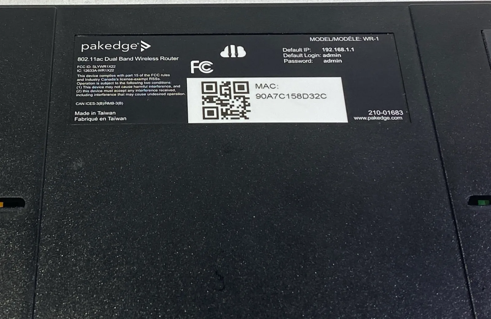 Pakedge WR-1 802.11ac Dual-Band Wireless Router - Gallery Image 8