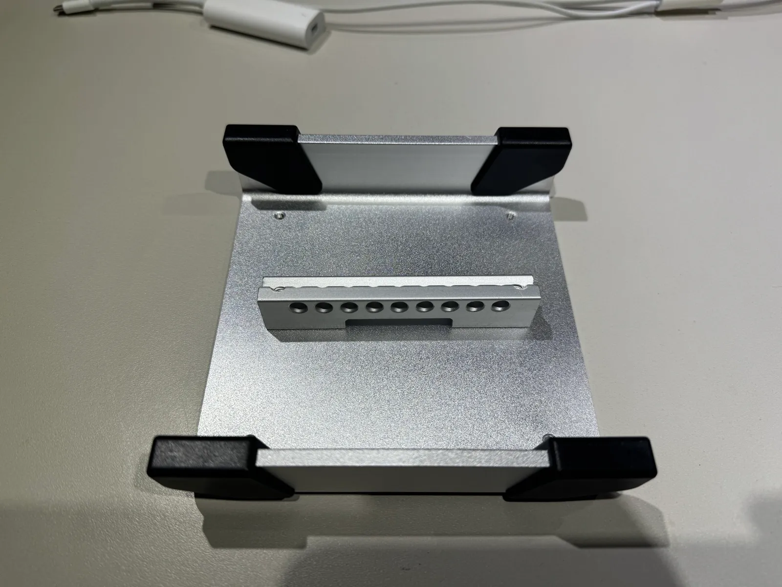 Apple Thunderbolt Display 27-inch MC914LL/A (A1407) - Original Box & Adapters - Gallery Image 9